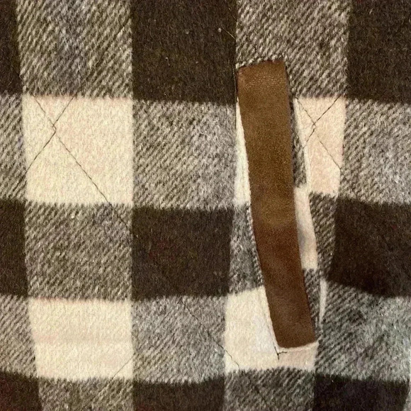 Woman’s 2X Brown and Cream Plaid Vest. Faux leather trim. - Picture 3 of 7